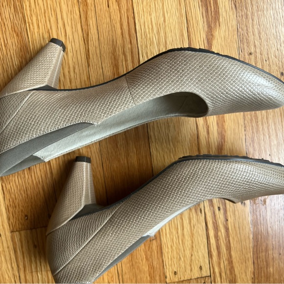 Elegant Beige Women's Heels - Picture 1 of 8